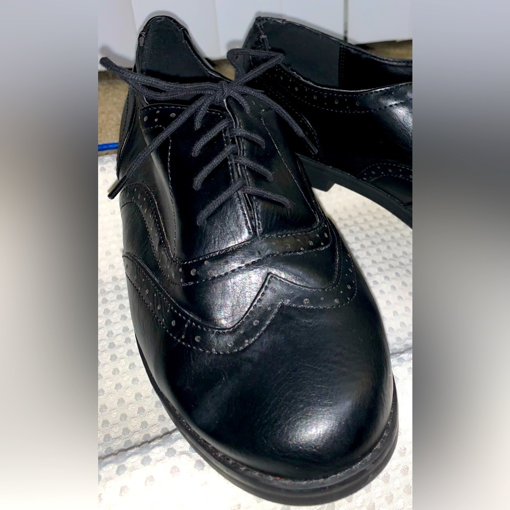 Classic Wingtip Brogue Lace Up Casual Oxfords Color: Black Size: 11M